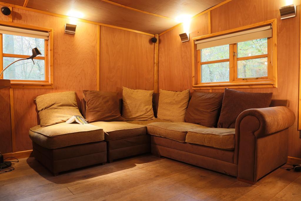 Pinetum Lodge Глостер Номер фото